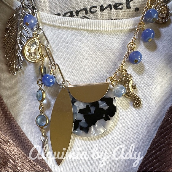 Alquimia Gold and Blue Necklace with Oval Pendant and Charms agate - Picture 4 of 6